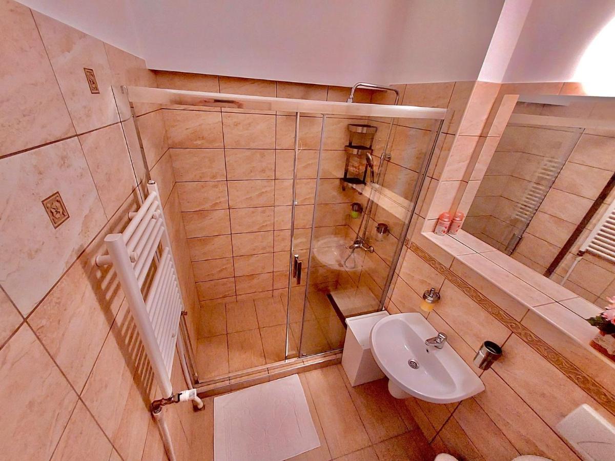 Criss Apartament ซินายา ภายนอก รูปภาพ